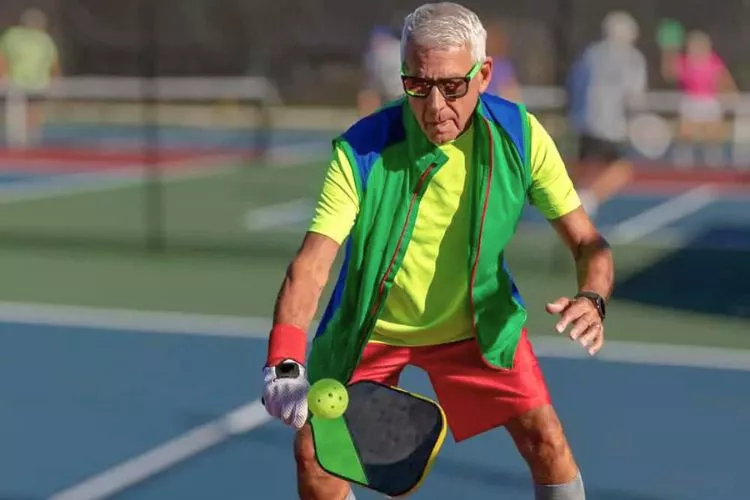 How do you beat hard hitters in pickleball