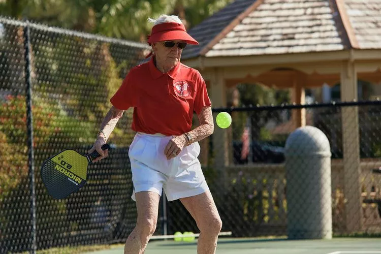 How do you gain confidence in pickleball