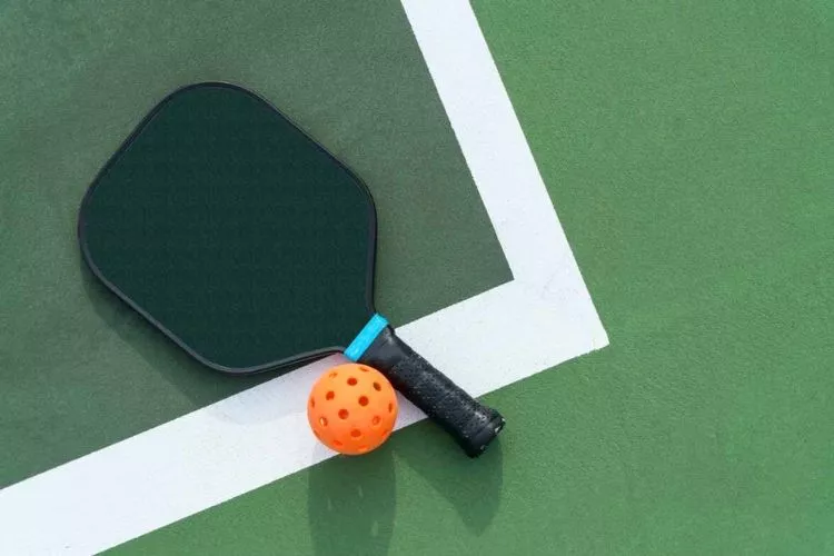 Do pickleball paddles wear out