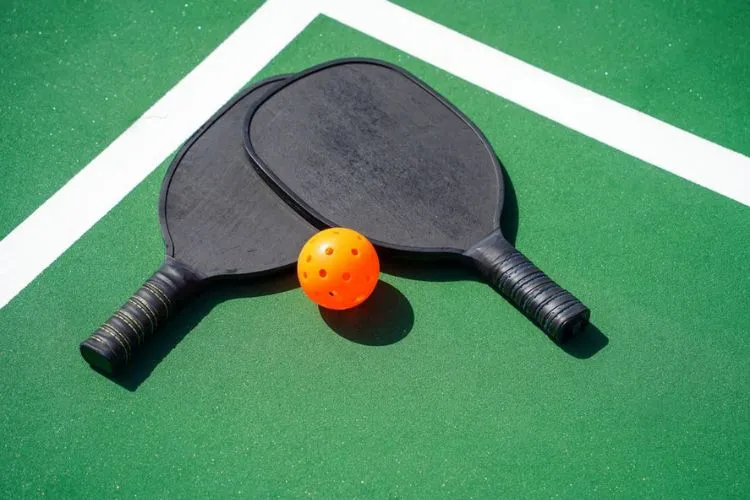 How can you tell if a pickleball paddle is bad