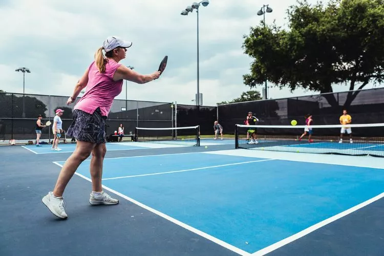In pickleball can the return of serve land in the kitchen
