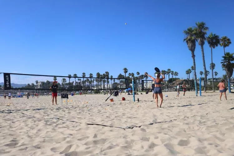how to play pickleball on the beach