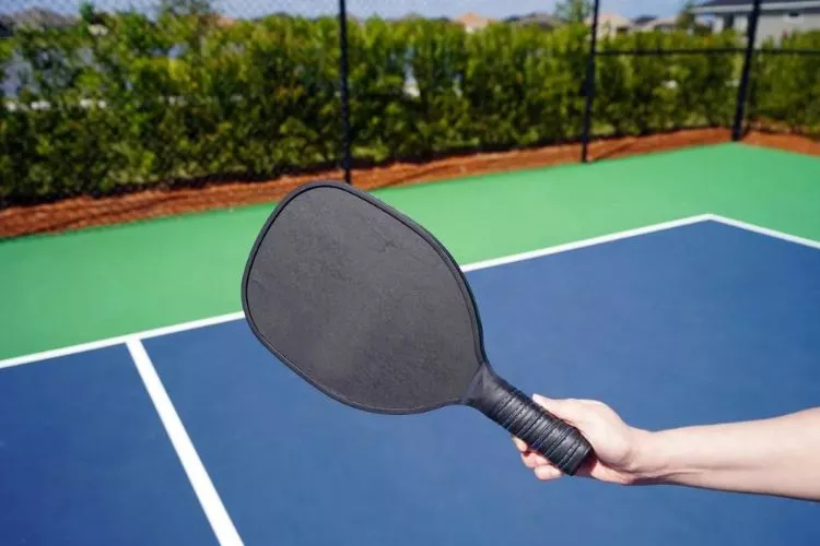 What is a delaminated pickleball paddle